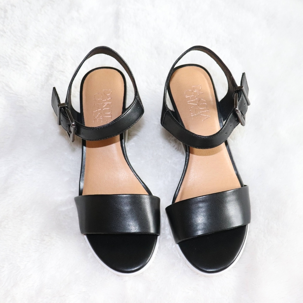 Dakota Chase Wedge sandles black and white